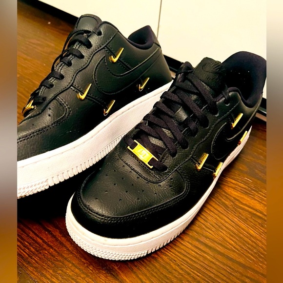 Nike Air Force 1 07 LX Sisterhood Black Metallic Gold - Women’s 7 - CT1990-001 - Picture 5 of 13